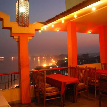 Puja Guest House Varanasi Bagian luar foto
