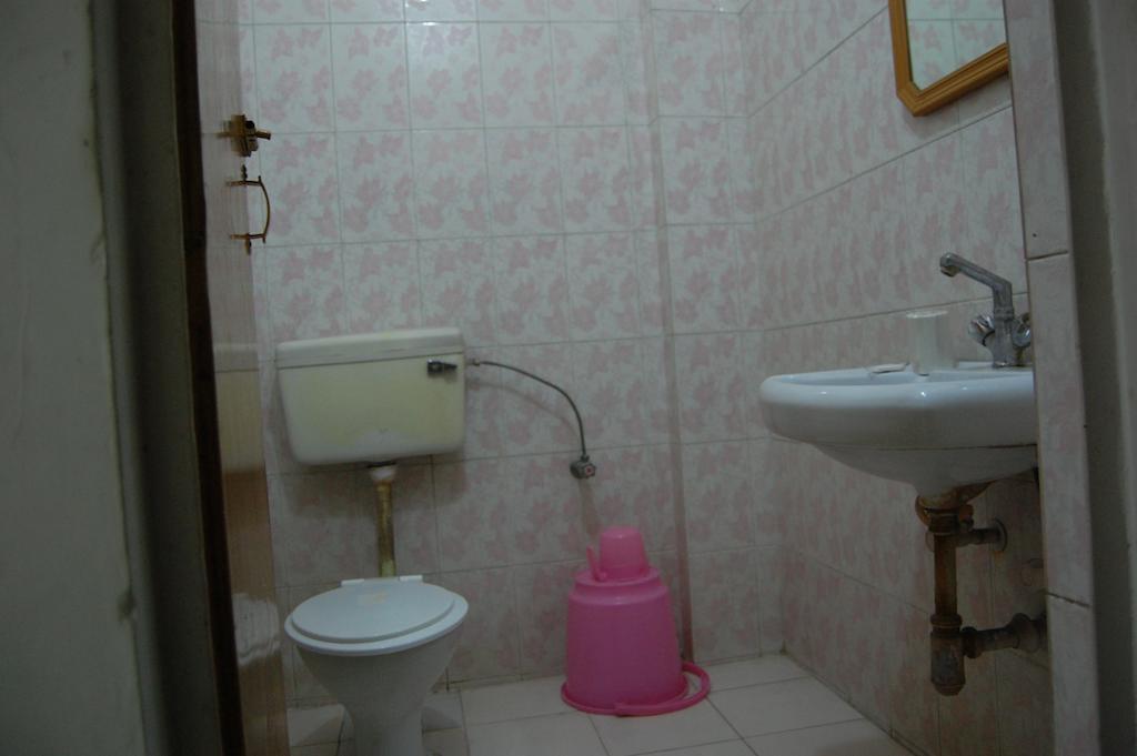 Puja Guest House Varanasi Ruang foto