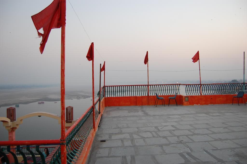 Puja Guest House Varanasi Bagian luar foto