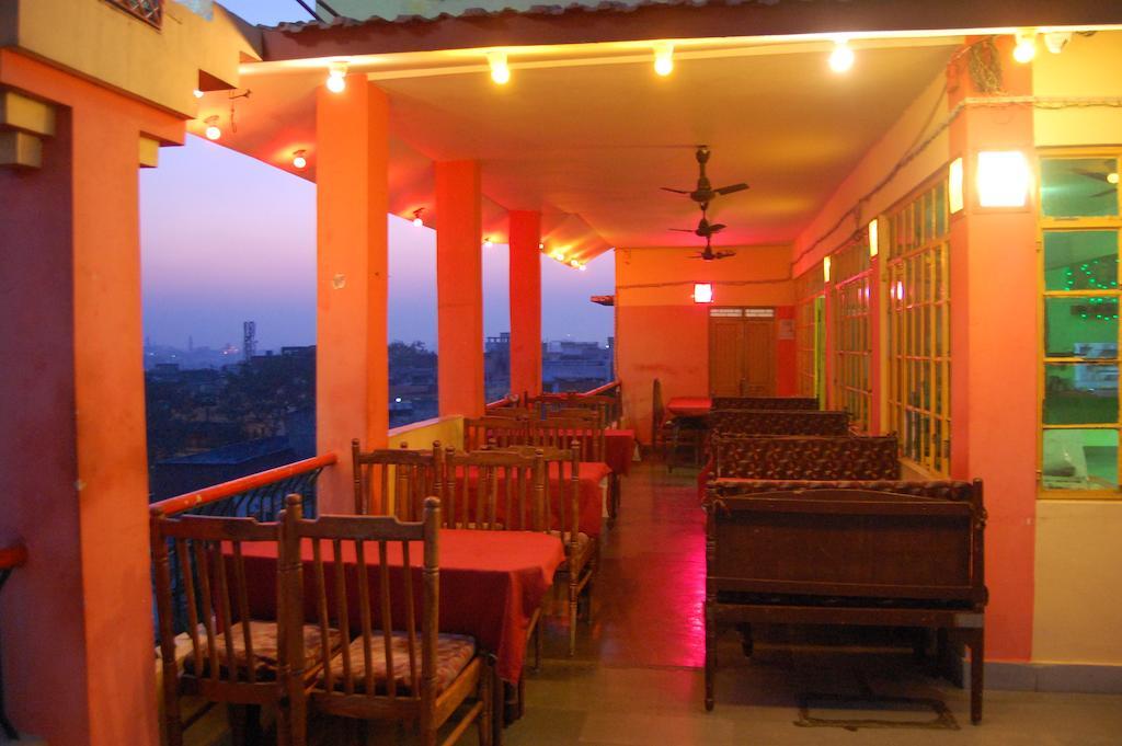 Puja Guest House Varanasi Bagian luar foto