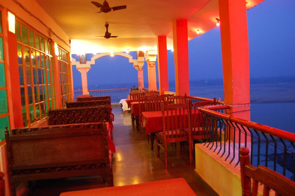 Puja Guest House Varanasi Bagian luar foto