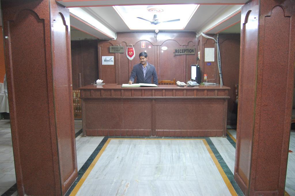 Puja Guest House Varanasi Bagian luar foto