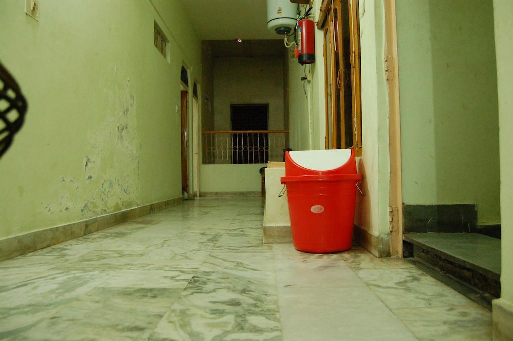 Puja Guest House Varanasi Bagian luar foto