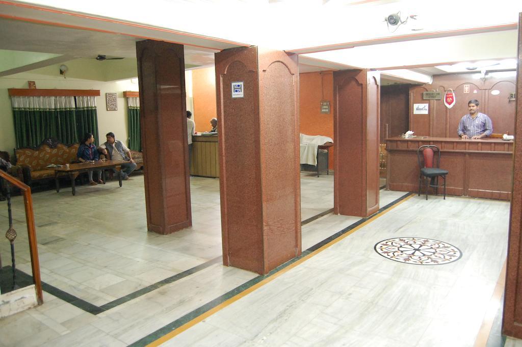 Puja Guest House Varanasi Bagian luar foto