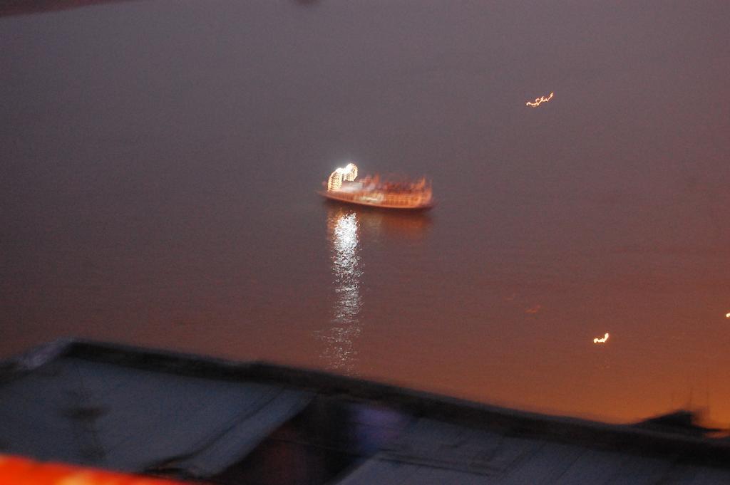 Puja Guest House Varanasi Bagian luar foto