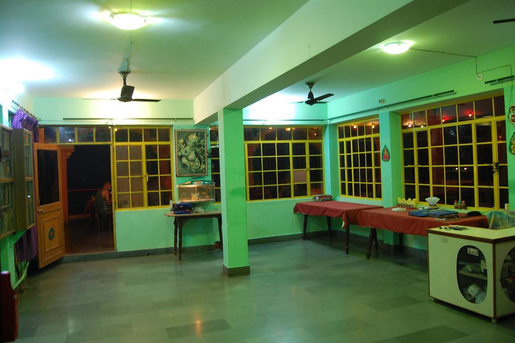 Puja Guest House Varanasi Bagian luar foto