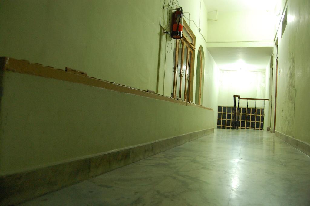 Puja Guest House Varanasi Bagian luar foto