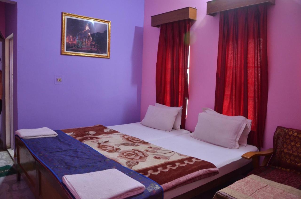 Puja Guest House Varanasi Bagian luar foto