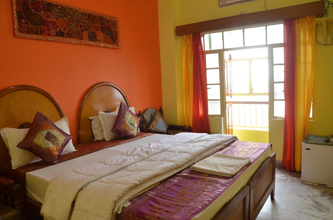Puja Guest House Varanasi Bagian luar foto