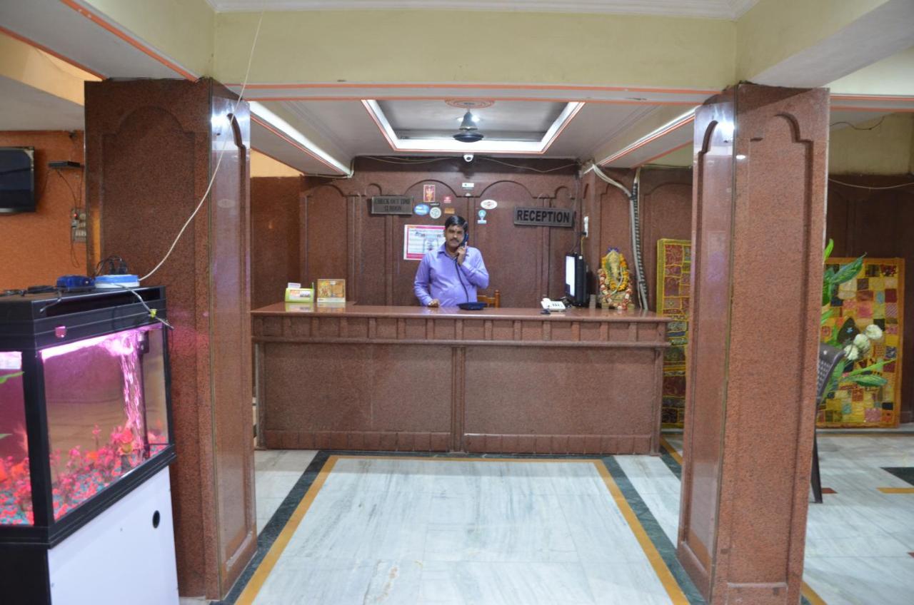 Puja Guest House Varanasi Bagian luar foto