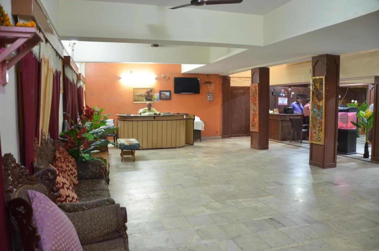 Puja Guest House Varanasi Bagian luar foto
