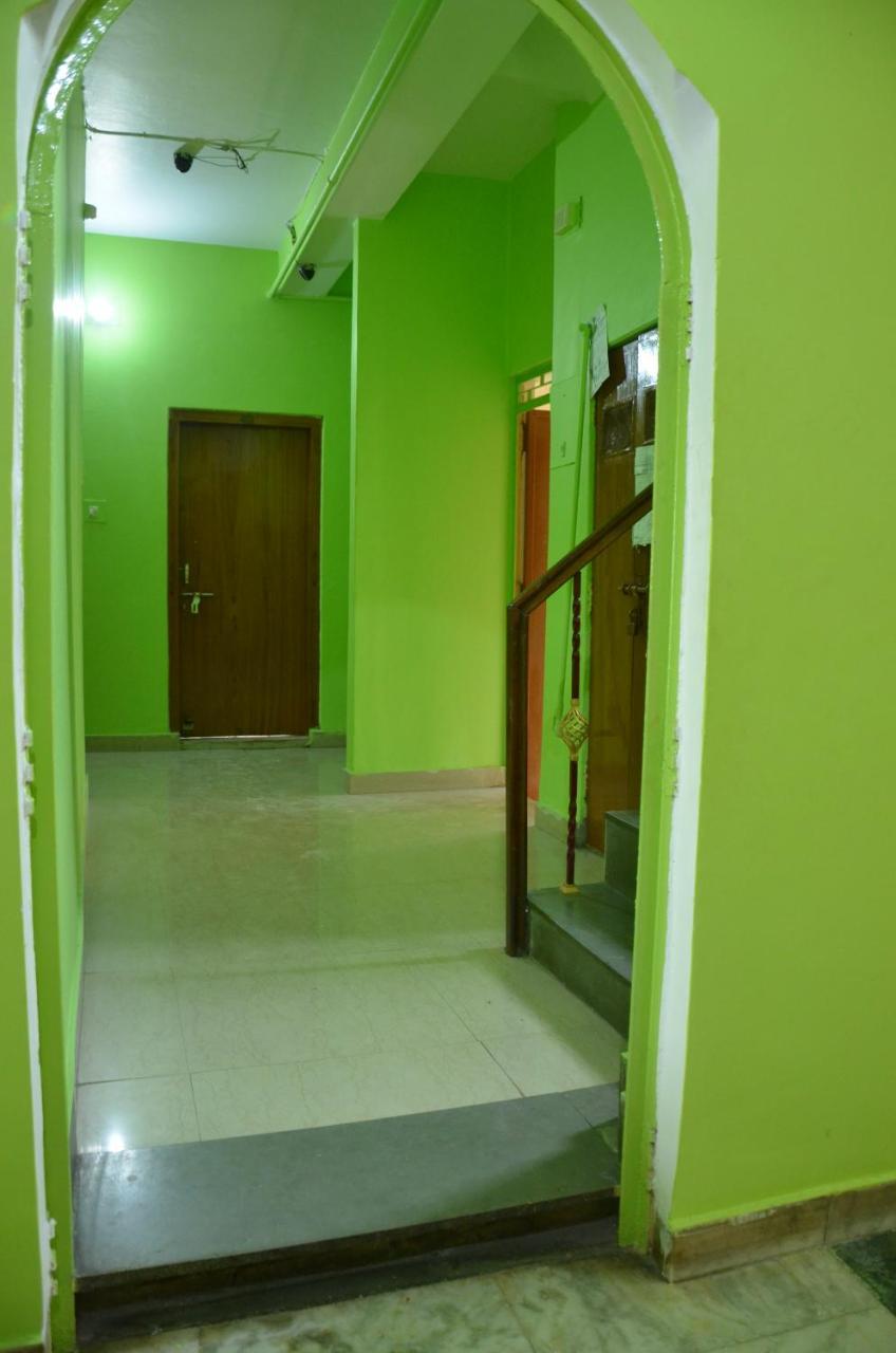 Puja Guest House Varanasi Bagian luar foto