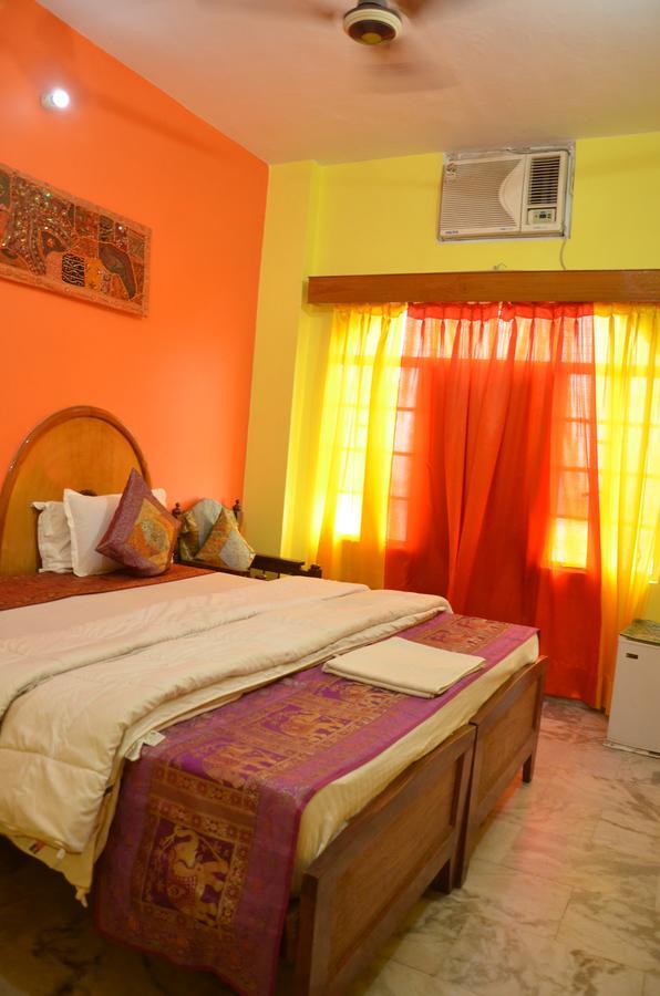 Puja Guest House Varanasi Bagian luar foto